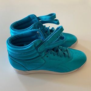 Reebok Freestyle Hi Metallic Women Shoe Blue-White